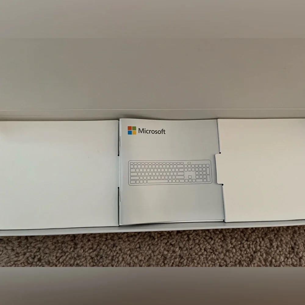 Microsoft Bluetooth Keyboard - Picture 6 of 7